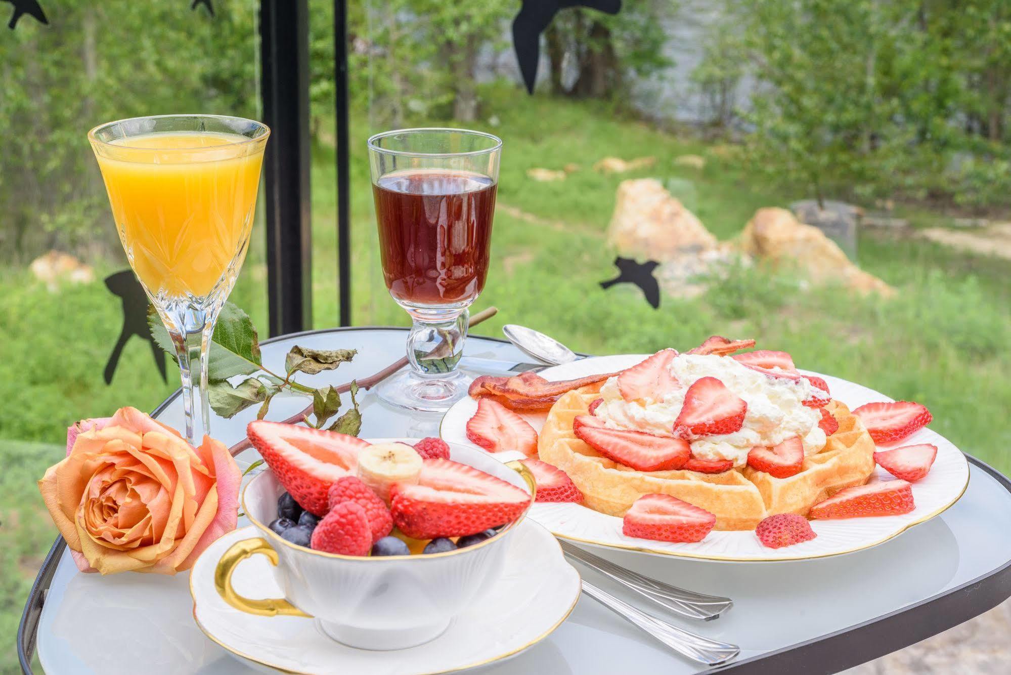 Noble House Suites B&B Grand Forks Eksteriør bilde