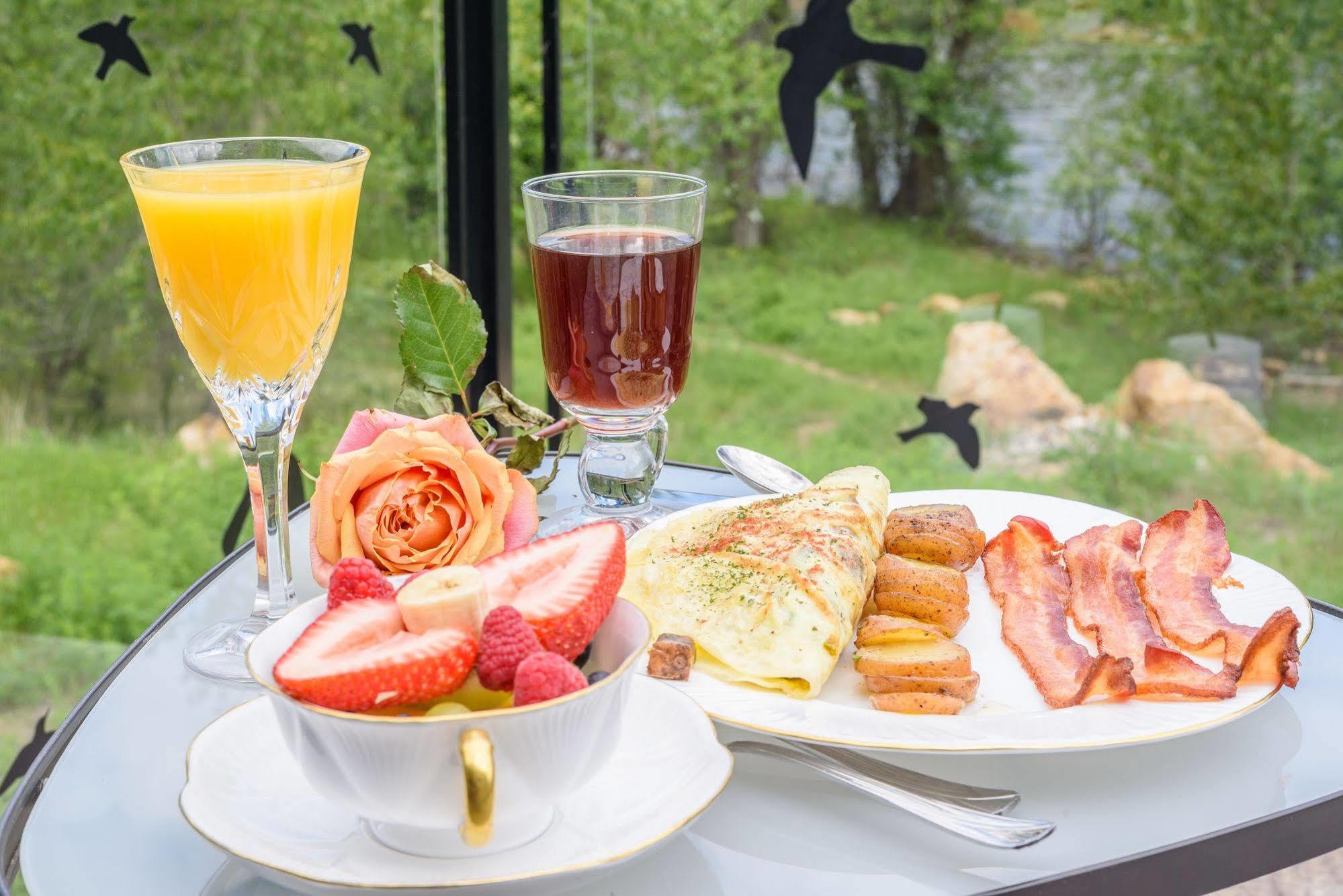 Noble House Suites B&B Grand Forks Eksteriør bilde