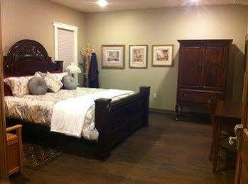 Noble House Suites B&B Grand Forks Eksteriør bilde